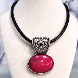 Chico’s Beautiful Large Dark Pink Stone Necklace